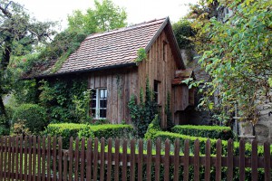 old-wooden-hut-456881_960_720